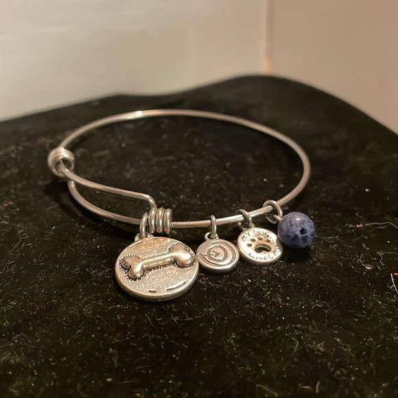 8” mixed metal silver tone adjustable bangle bracelet w/4 dog lover charms - Picture 2 of 16